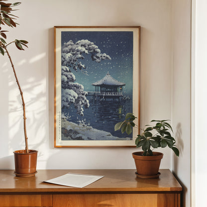Snow at the Ukimido Japanese Poster by artist Tsuchiya Koitsu Print – artist Tsuchiya Koitsu Japanese Wall Art 50x70cm