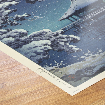 Snow at the Ukimido Japanese Poster by artist Tsuchiya Koitsu Print – artist Tsuchiya Koitsu Japanese Wall Art 50x70cm