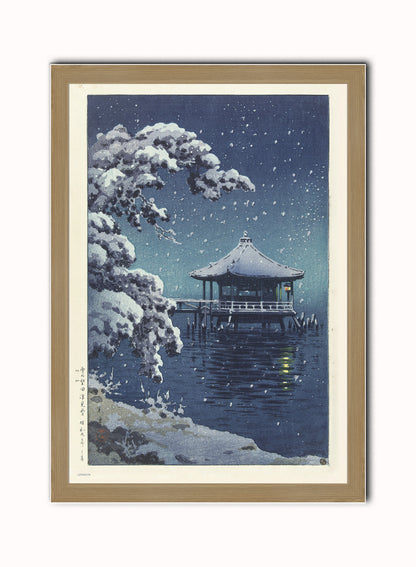 Snow at the Ukimido Japanese Poster by artist Tsuchiya Koitsu Print – artist Tsuchiya Koitsu Japanese Wall Art 50x70cm Light Wood Frame